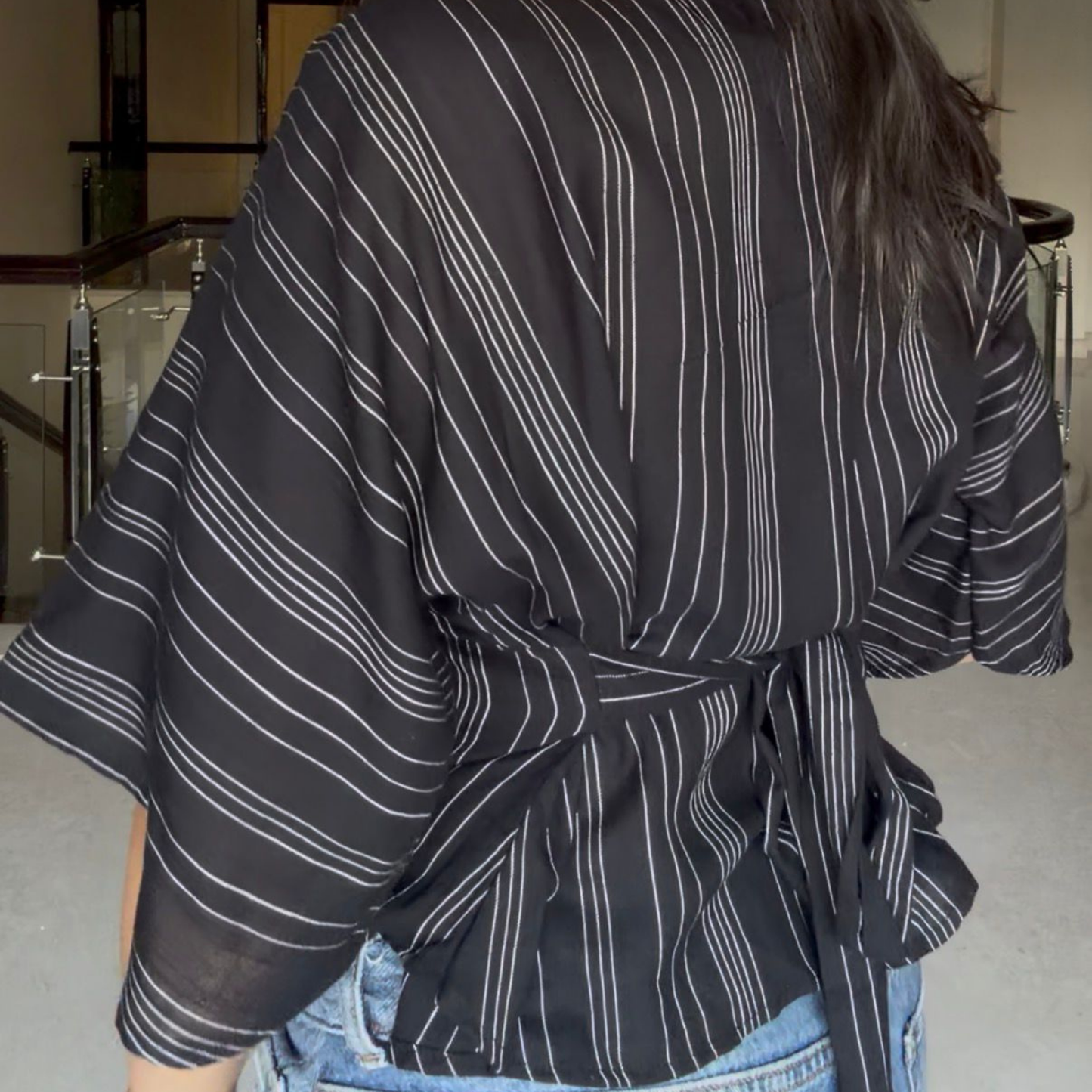 Bat wing sleeve top in black